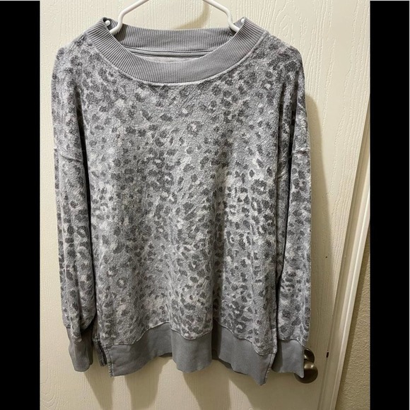 AERIE Animal Print Soft Sweatshirt NWOT - Picture 1 of 5